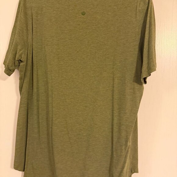 LULULEMON GREEN VNECK SHORT SLEEVE T SHIRT LOVE OLIVE GREEN SZ 12 - Picture 2 of 2